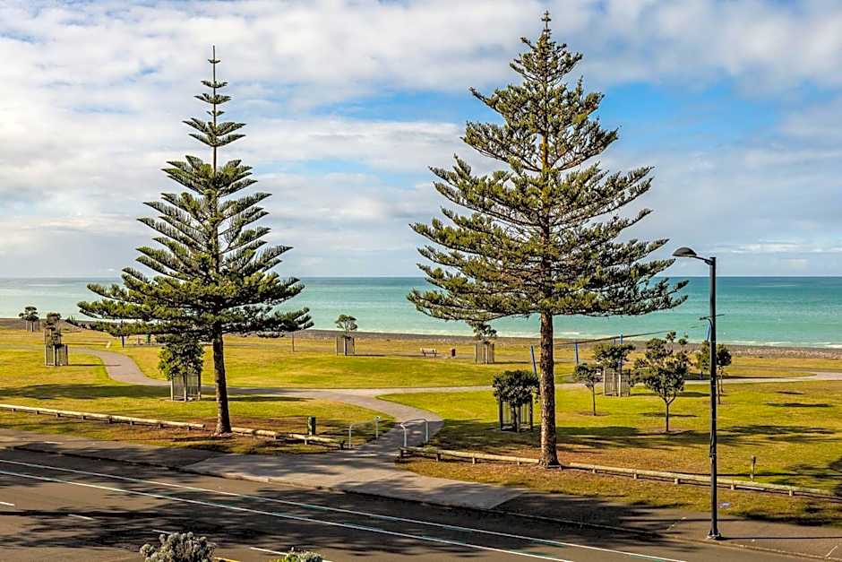 Pebble Beach Motor Inn