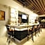 Hemingways Silk Hotel