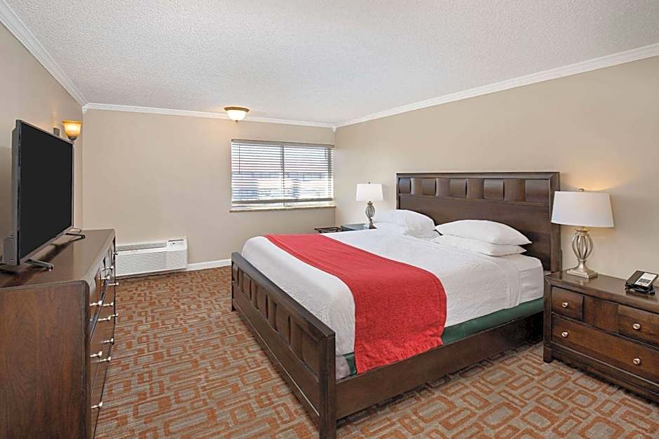 Ramada by Wyndham Bowling Green