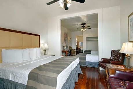 Deluxe Family Room