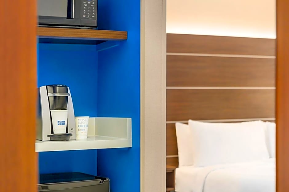 Holiday Inn Express & Suites Philadelphia - Mt. Laurel by IHG