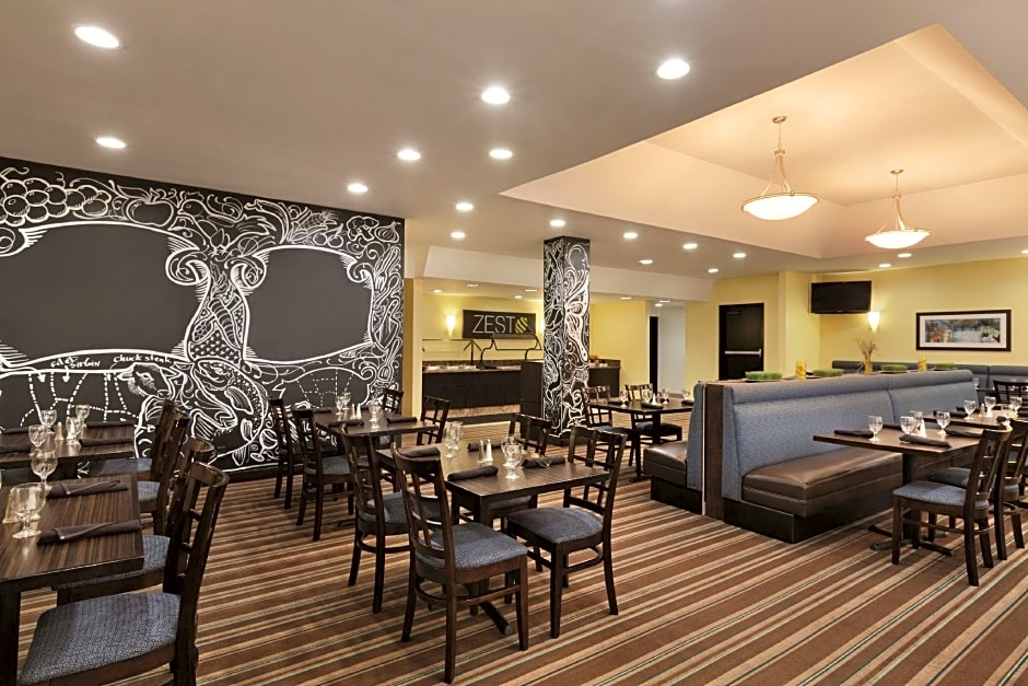 Radisson Hotel Fresno Conference Center – Fresno, CA