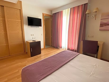 DOUBLE OR 2 BEDS WITH TERRACE