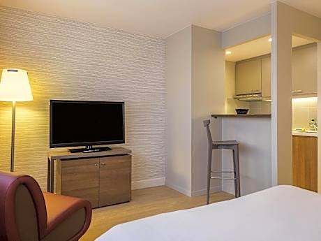 Large Studio with Double Bed (2 Adults)