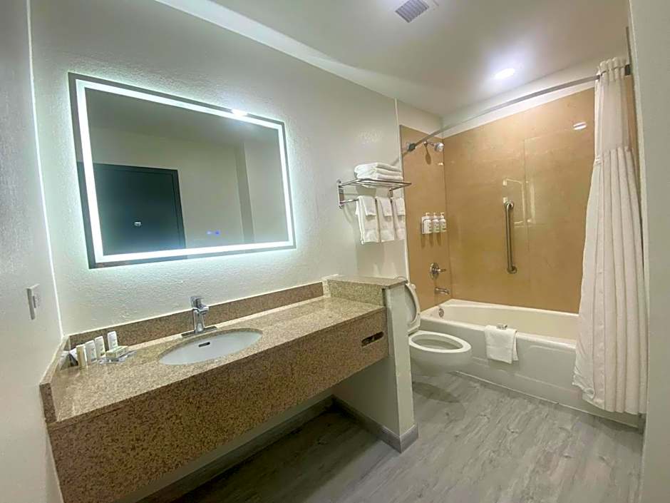 Ramada by Wyndham Tuscaloosa