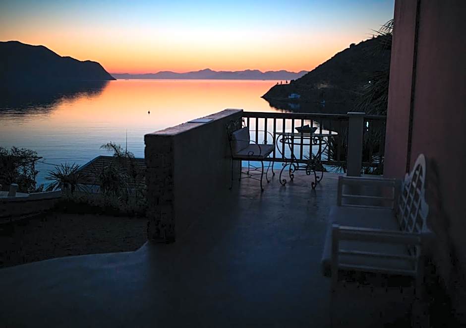 Niriides Hotel Apartments