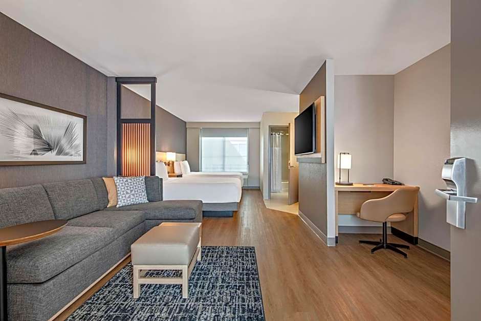 Hyatt Place Riverside Downtown