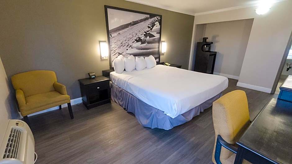 Super 8 by Wyndham Santa Cruz Beach Boardwalk