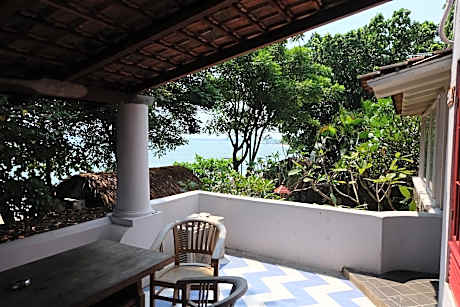 Family Room with Sea View