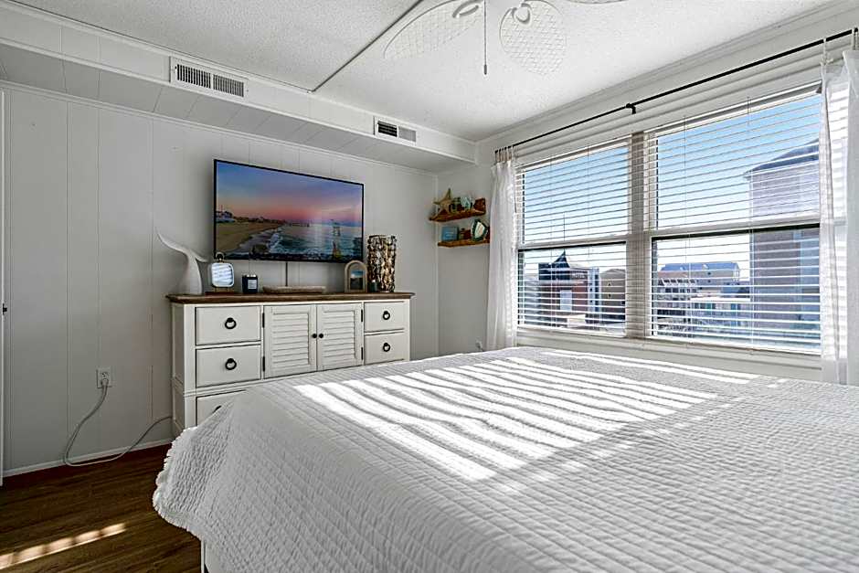 Ocean Block Condo 100 Steps From the Beach