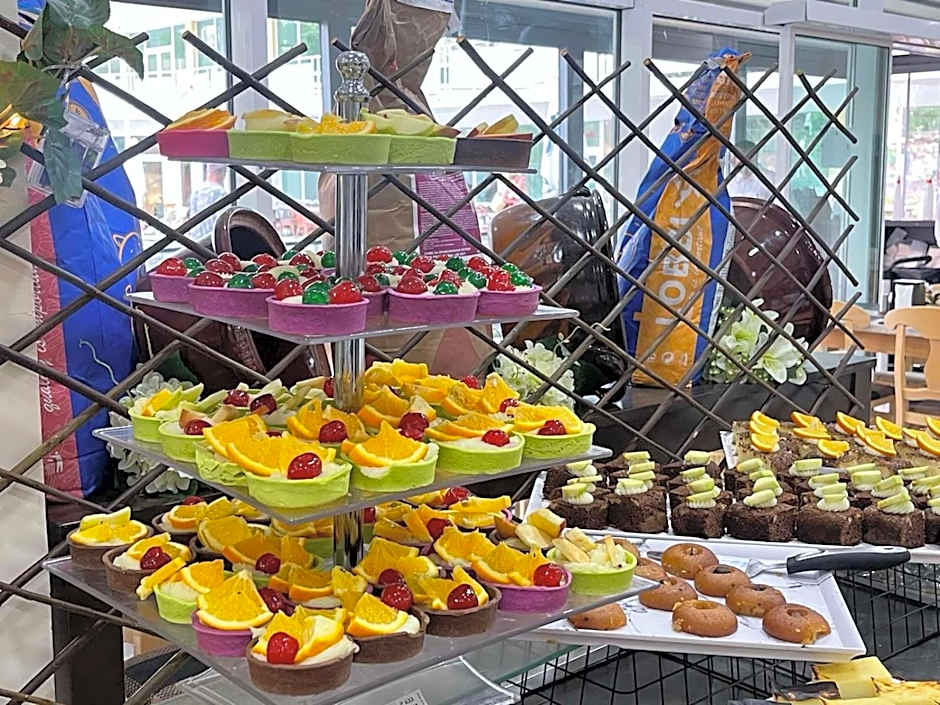 Grand Hotel Nirvana - All Inclusive & Free Beach Access