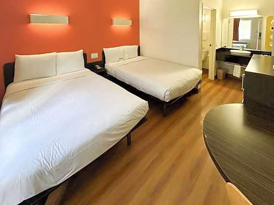 Studio 6 Suites - Riverside, CA South