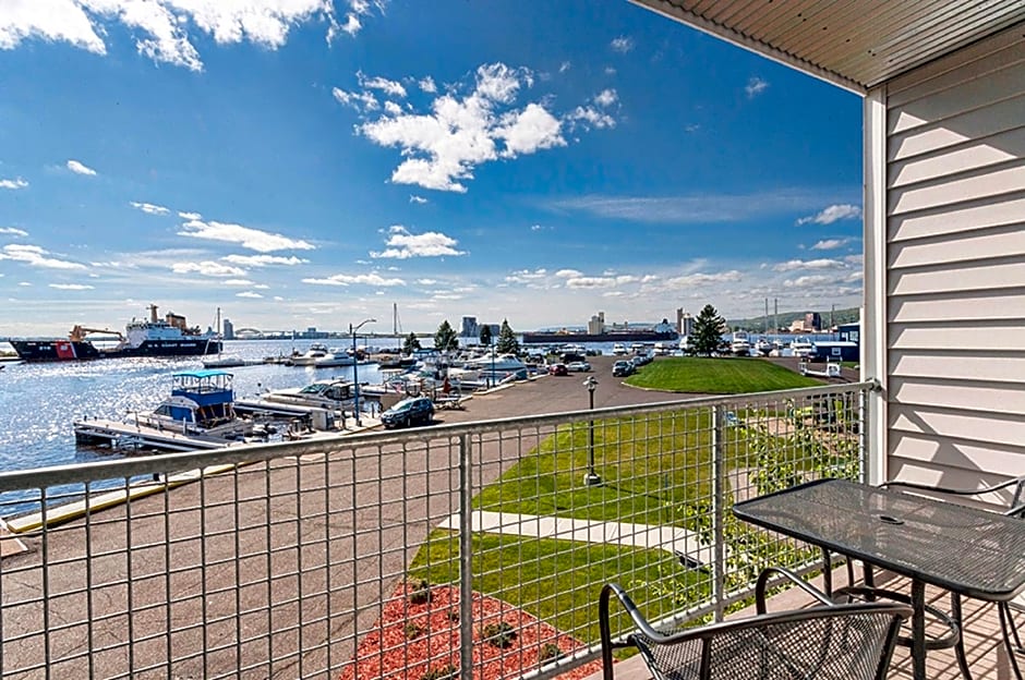 Park Point Marina Inn