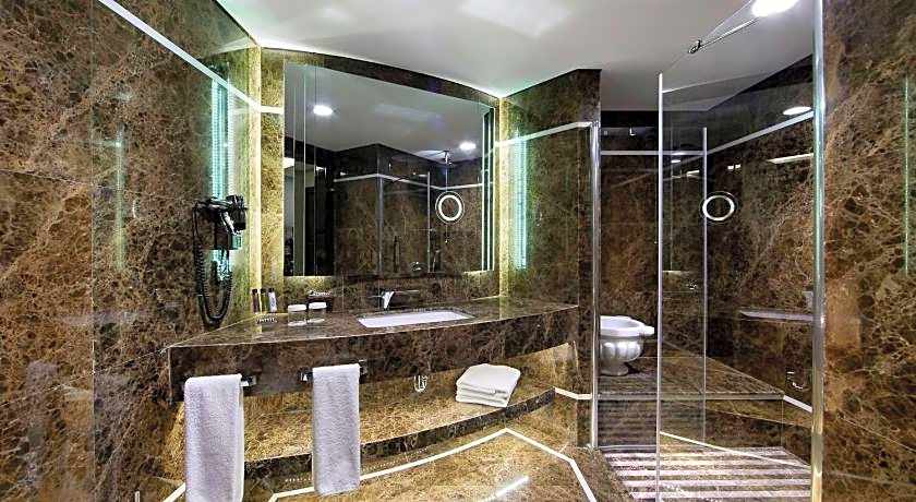DoubleTree by Hilton Istanbul Gayrettepe