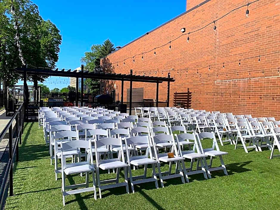 Crowne Plaza Suites MSP Airport - Mall of America By IHG