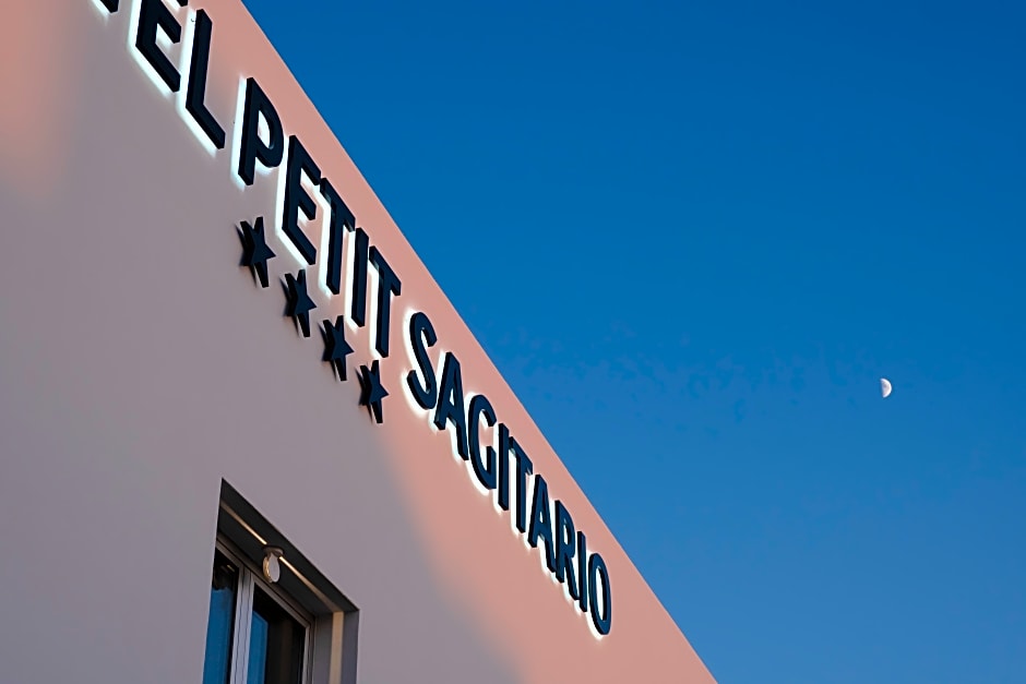 Petit Sagitario ( Only Adults )