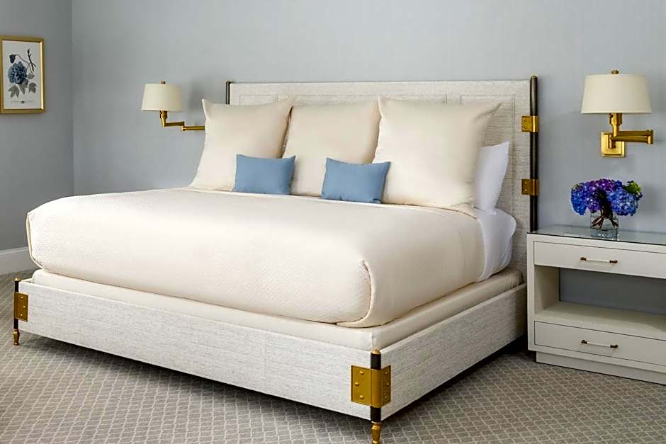 The Oaks Waterfront Hotel