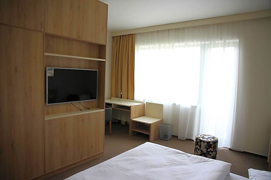 Photo 1 of 9 of Standard 1 Double Bed or 2 Beds
