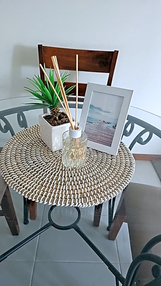 Airlie Seaview Apartments