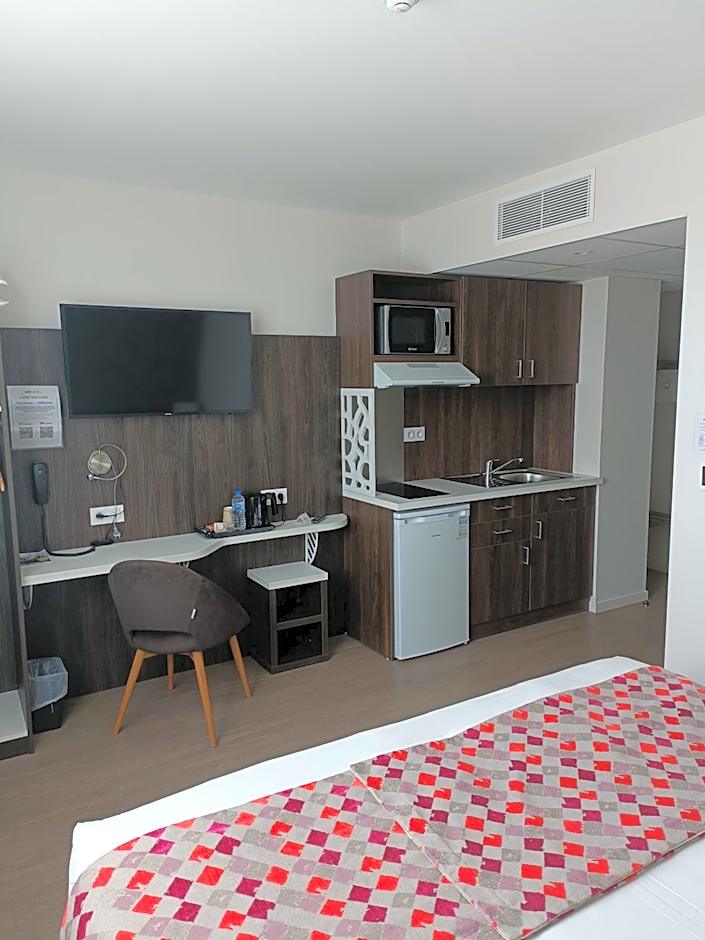 Brit Hotel Ploermel - Hotel de l'Hippodrome