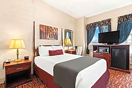 Suite-1 Queen Bed, Non-Smoking, Kitchenette, Flat Screen Television, Desk, High Speed Internet Acces