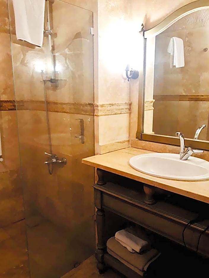 Elaa Cave Hotel