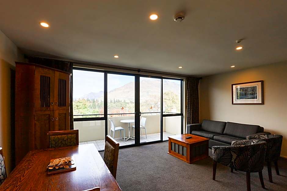 Garden Court Suites & Apartments