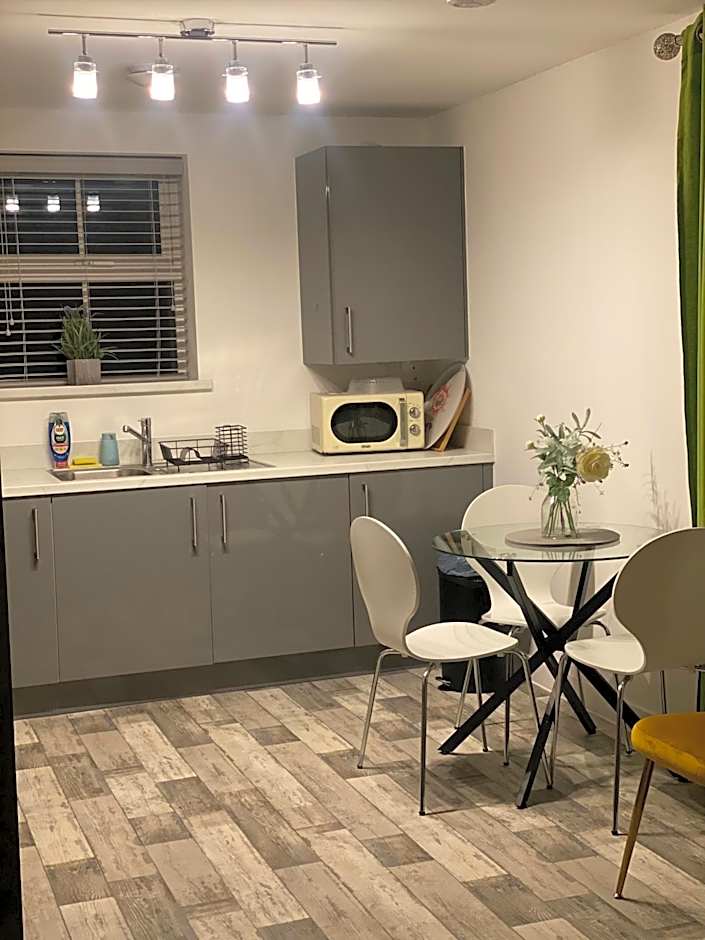 Peterborough City Center Near Healthcare Center One Bed apartment With Free Private Parking Contractors Locum Staff welcome