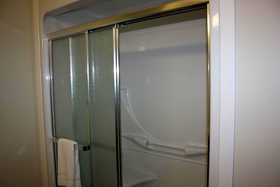 Crossroads Inn & Suites