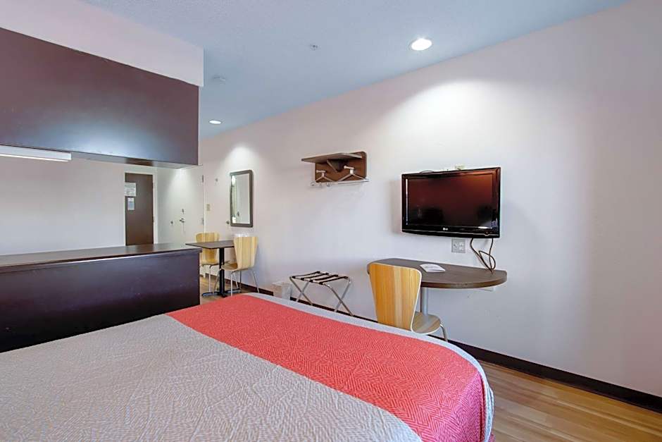 Motel 6-El Paso, TX - Southeast