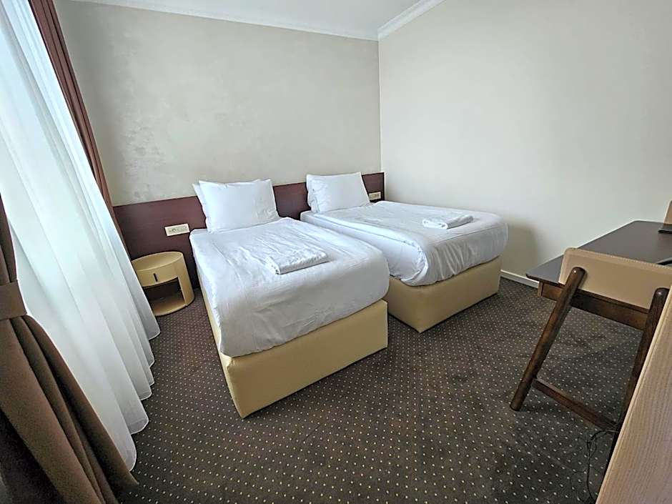 Nobel West Hotel
