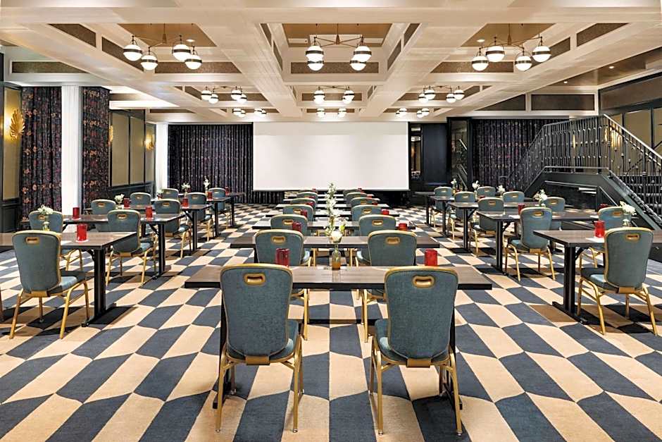 The Candler Hotel Atlanta, Curio Collection by Hilton