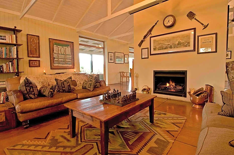 Three Tree Hill Lodge