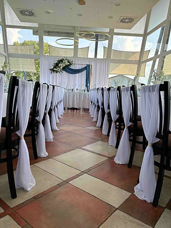 Amstel Hattyú Panzió -Érintésmentes bejelentkezés