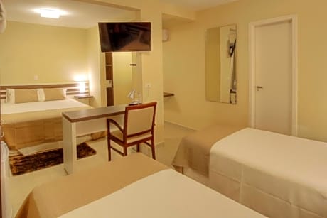 family room capacity 3