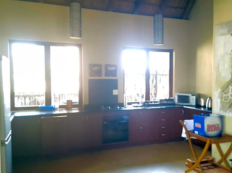 Zebula Golf and Wildlife Estate - Giraffe Plains Pax 4 - Moi Signature Luxury villa