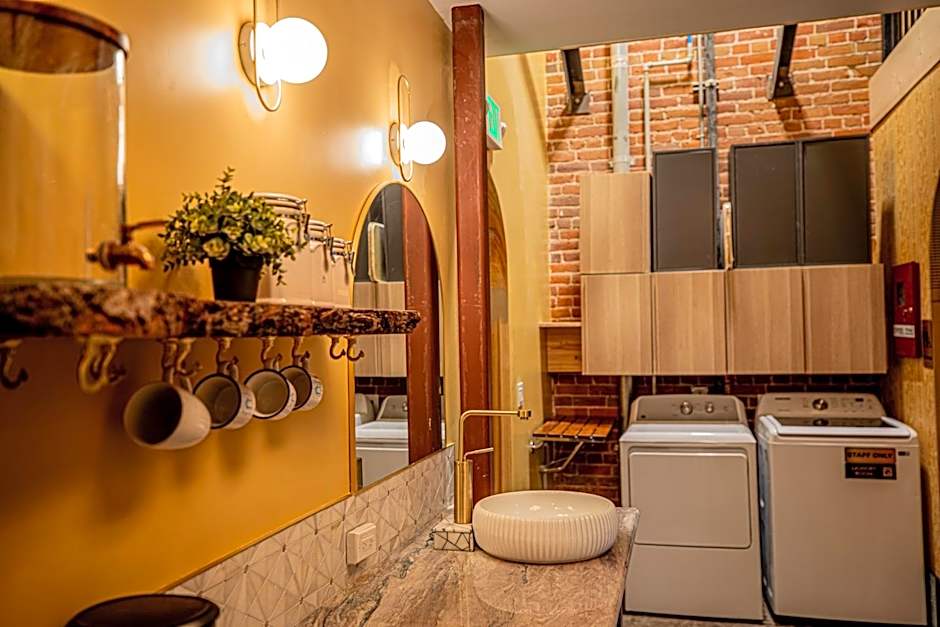 Social Stays - Santa Barbara's FIRST hostel on State Street