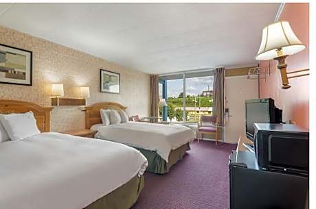 2 Queen Beds Non Smoking