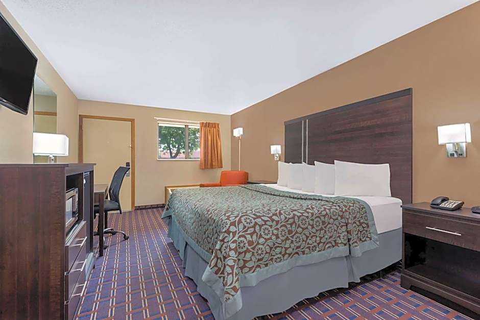 Days Inn by Wyndham Maumee/Toledo