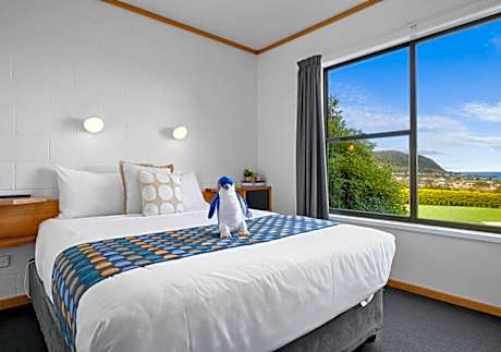 Two-Bedroom Apartment with Sea View