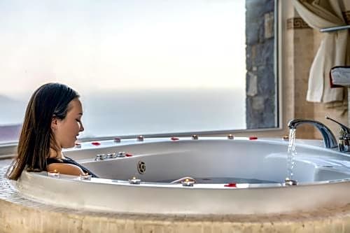 Golden Life Heights Deluxe Suite Hotel - Adult Only