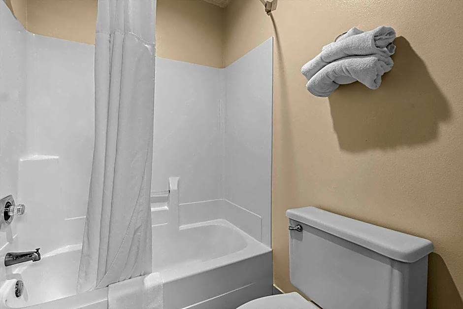 Super 8 by Wyndham Watertown WI