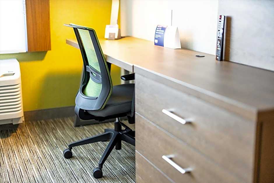 Holiday Inn Express & Suites - San Jose Silicon Valley By IHG