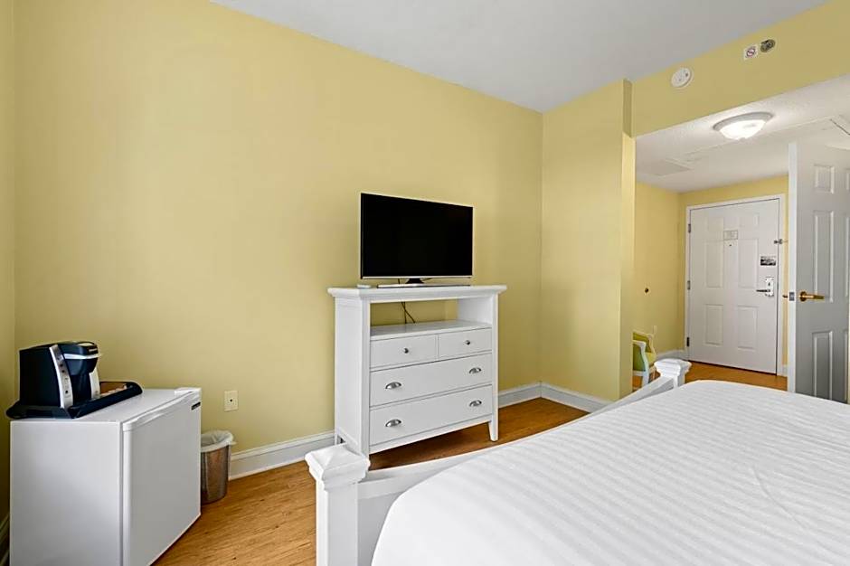 Photo 1 of 4 of 1 Queen Bed