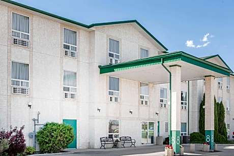 Super 8 by Wyndham Dauphin