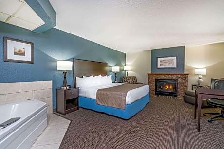 1 King Bed, Studio Suite (Non-Smoking)