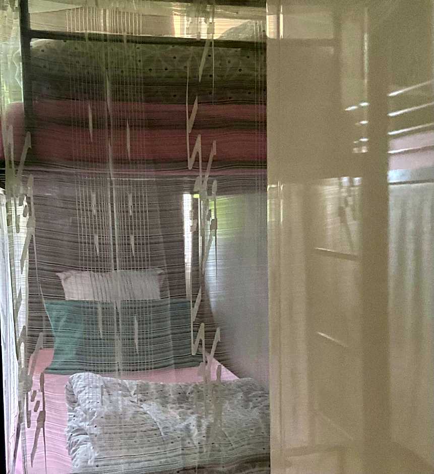 Female dorm- Femme dortoir Paris 8pm-10am