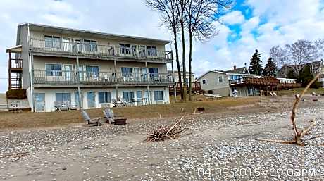 Algoma Beach Motel
