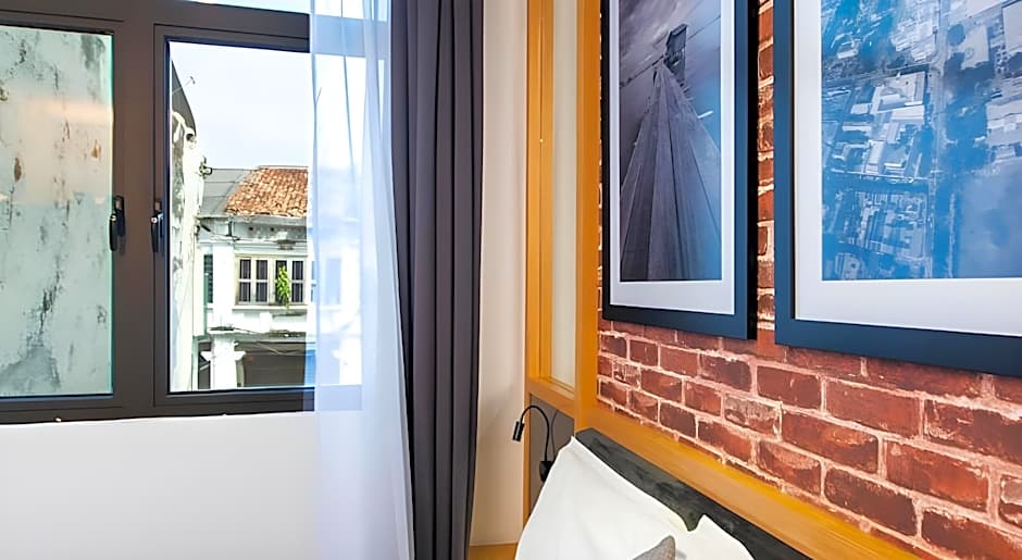 B Street Hotel