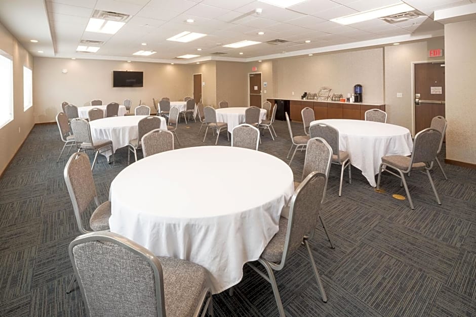 Holiday Inn Express and Suites Kalamazoo West By IHG